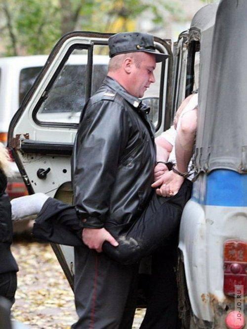 Их служба и опасна и трудна