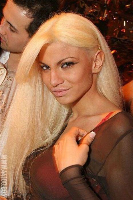 Сколько в мире силикона - страшно подумать.