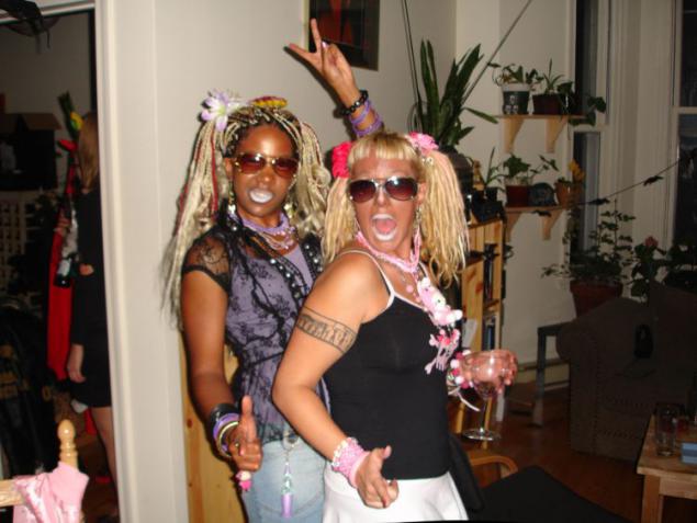 Японская мода Ganguro докатилась и до западных стран.