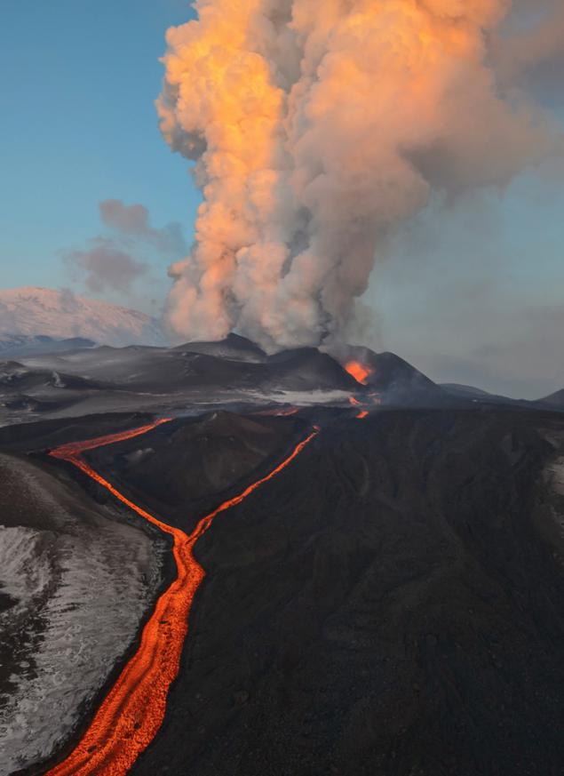 堪察加半岛火山喷发图片